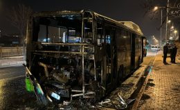 Seyir halindeki özel halk otobüsü yandı