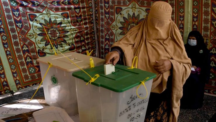 Pakistan seçimlerine tutuklu İmran Han damga vurdu