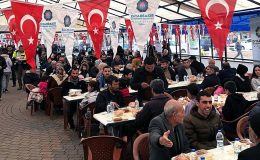Kayyumun iftar sofrası AKP’nin seçim çadırına gitti
