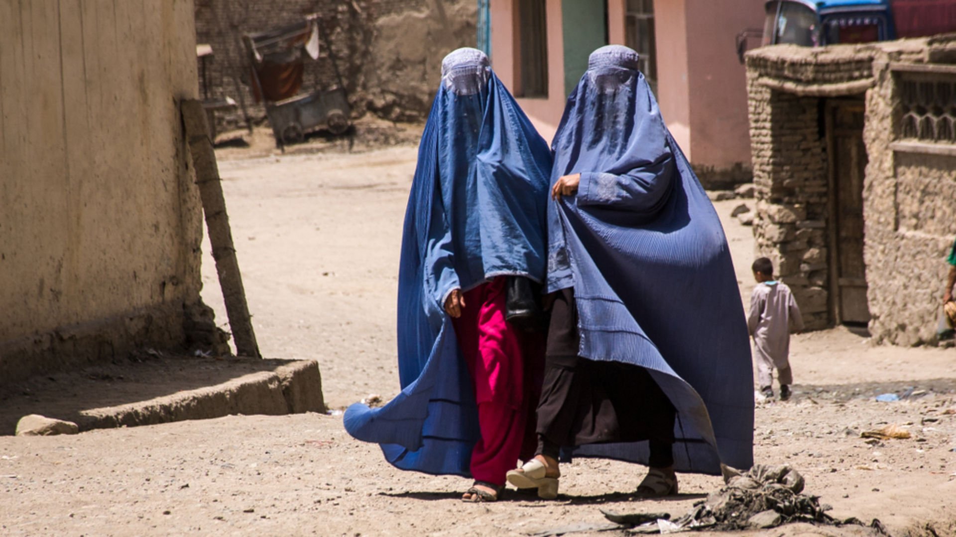 Taliban’dan kadın sesine yasak!